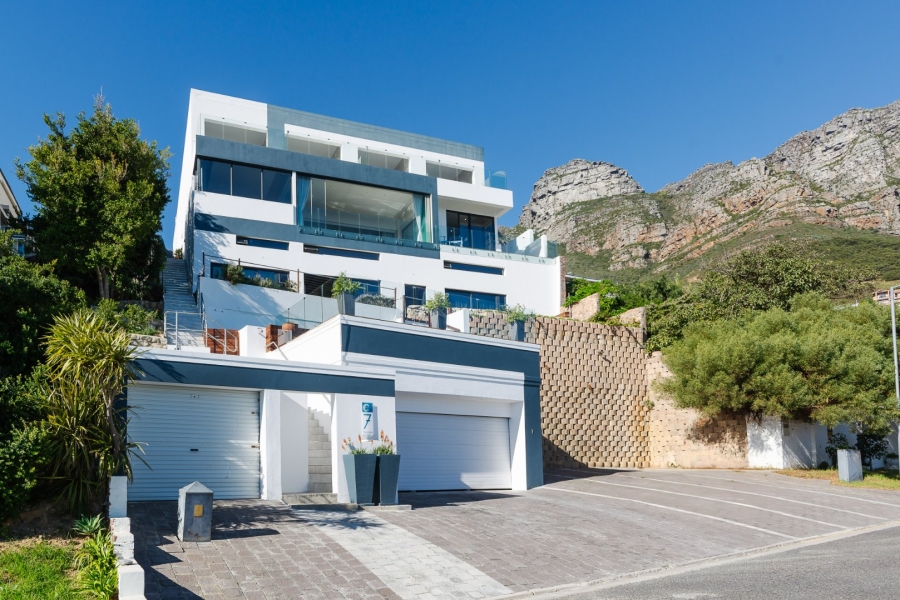 11 Bedroom Property for Sale in Camps Bay Western Cape